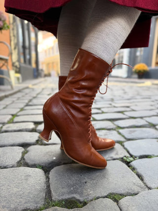 Vintage inspired boots - memery