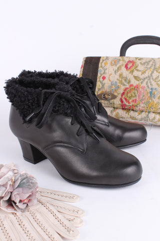 Soft 1940s /1950s style booties with fur - Black - Karin