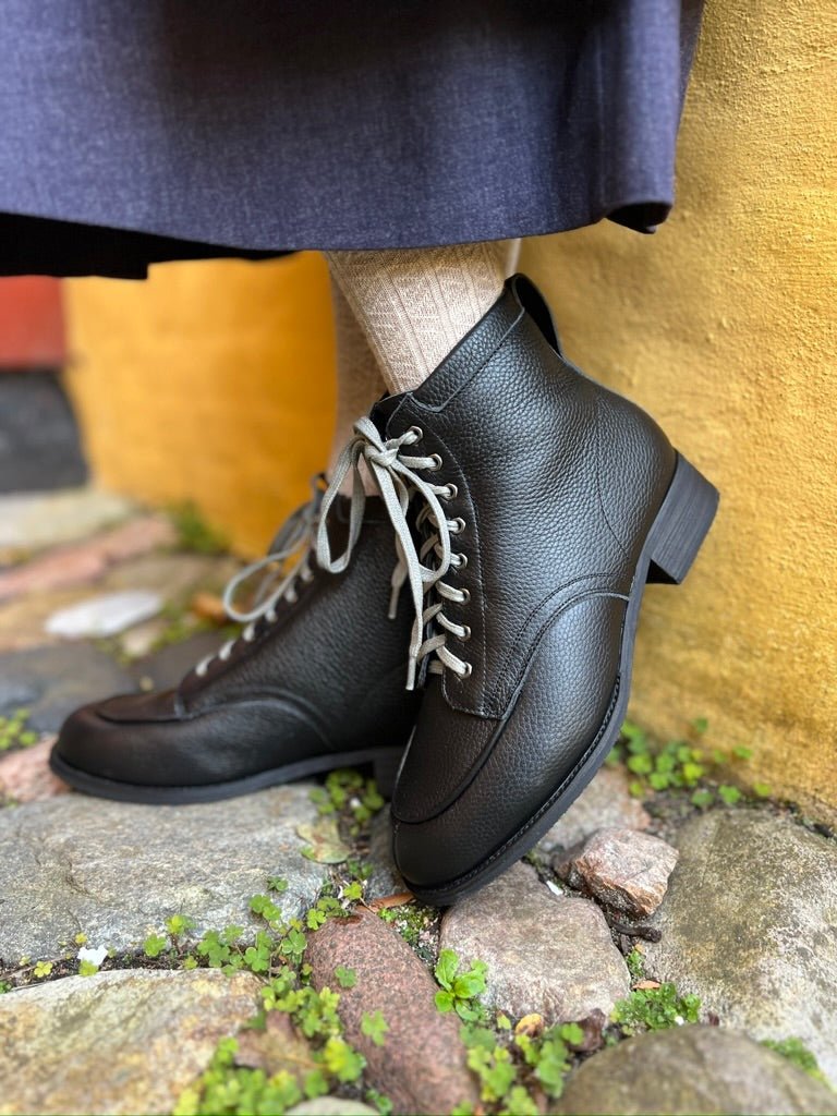 1930s / 1940s winter snow boots with Fur lining - Black 1930s / 1940s winter snow boots with Fur lining - Black