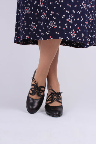1930s everyday lace - up pumps - black - Eva - memery