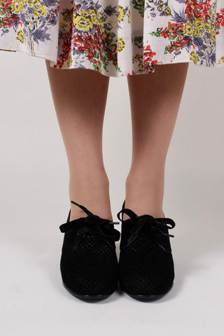 1940s pumps in suede with velvet laces - Black - Esther - memery