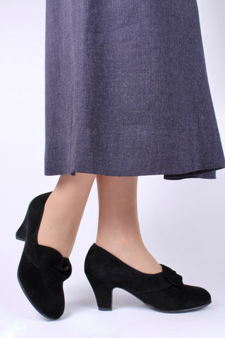 1940s style suede pumps with a rosette - Black - Luise - memery