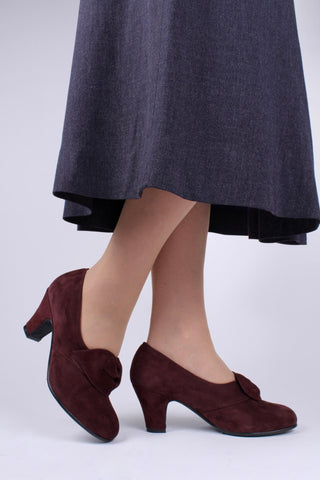 1940s style suede pumps with a rosette - Plum - Luise - memery