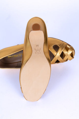 1950's court shoe with peep - toe - Gold - Audrey - memery