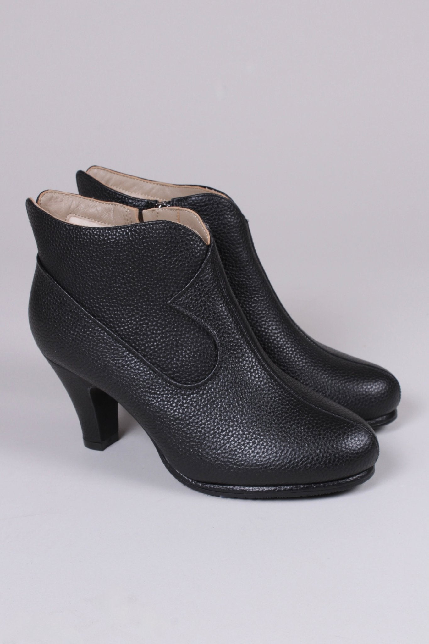 1950s high heel ankle boots with wool lining - Black - Laura memery 1950s high heel ankle boots with wool lining - Black - Laura memery