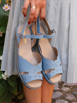 1950s sandals with cloud - shaped pattern - blue pastel - Joy - memery