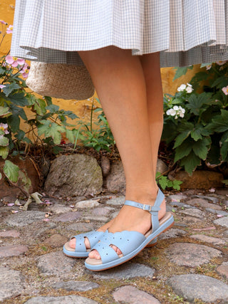 1950s sandals with cloud - shaped pattern - blue pastel - Joy - memery
