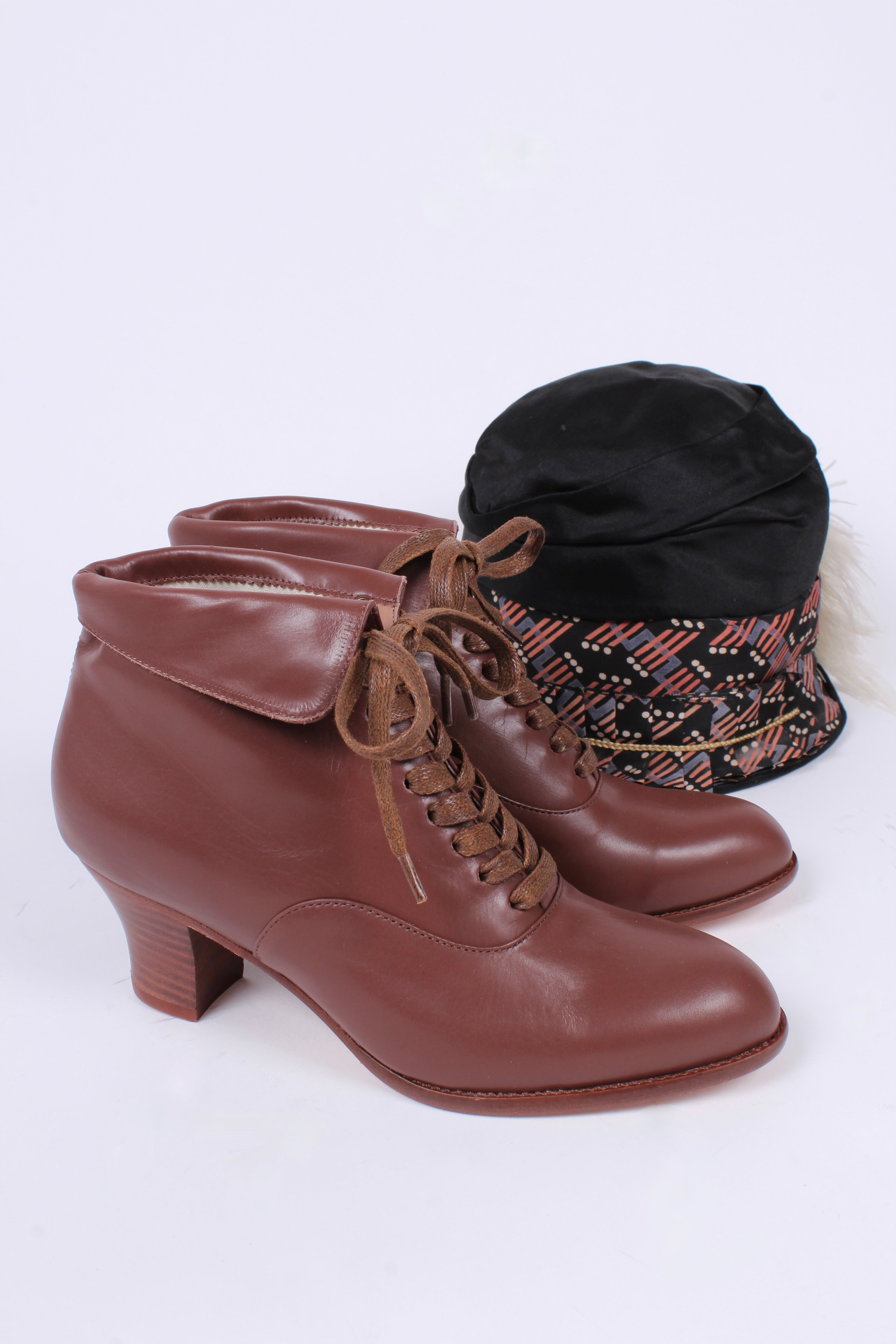 1930s style leather lace-up ankle boot - Brown - Betty