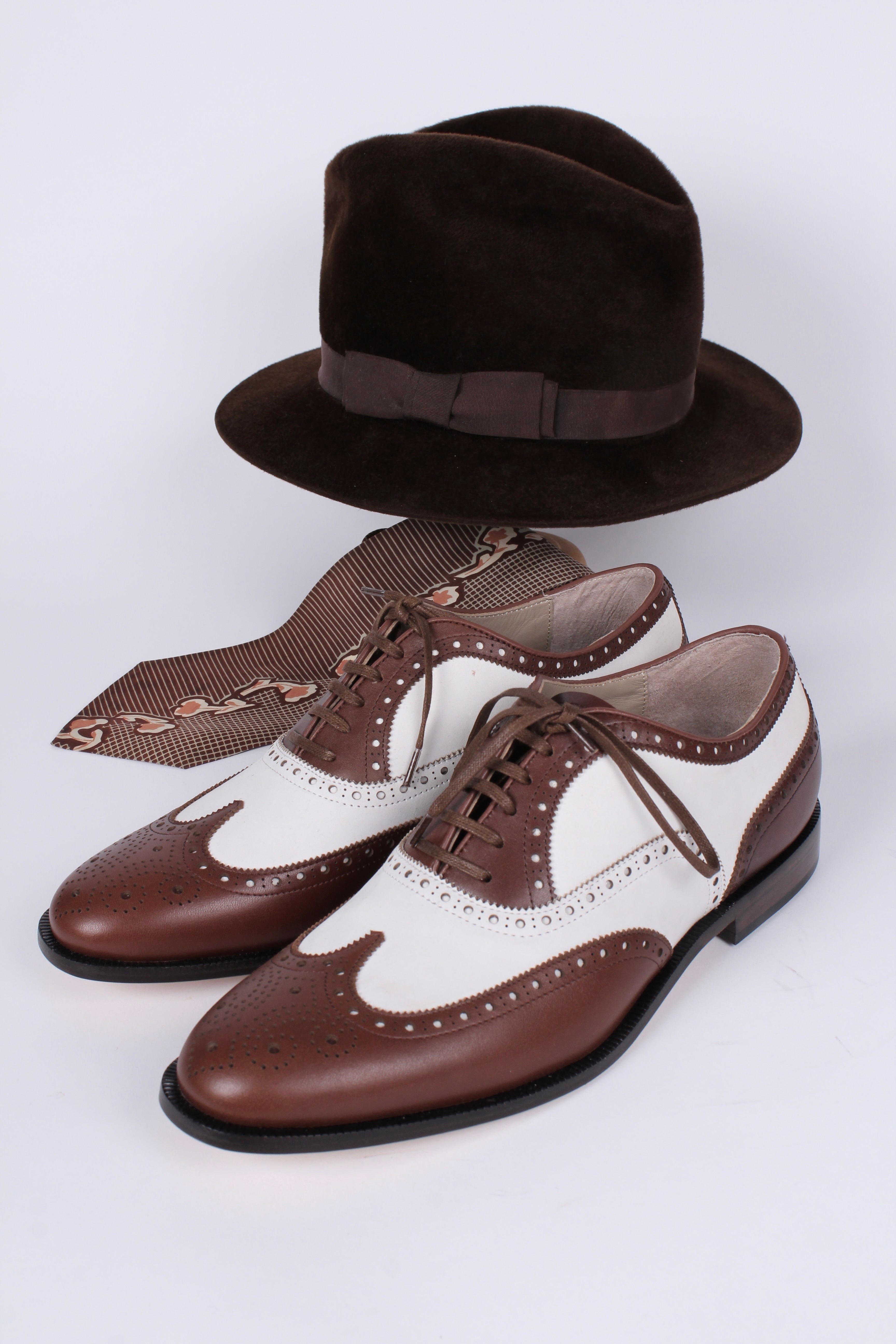 Men's 1930s-style spectator shoe dark brown off-white