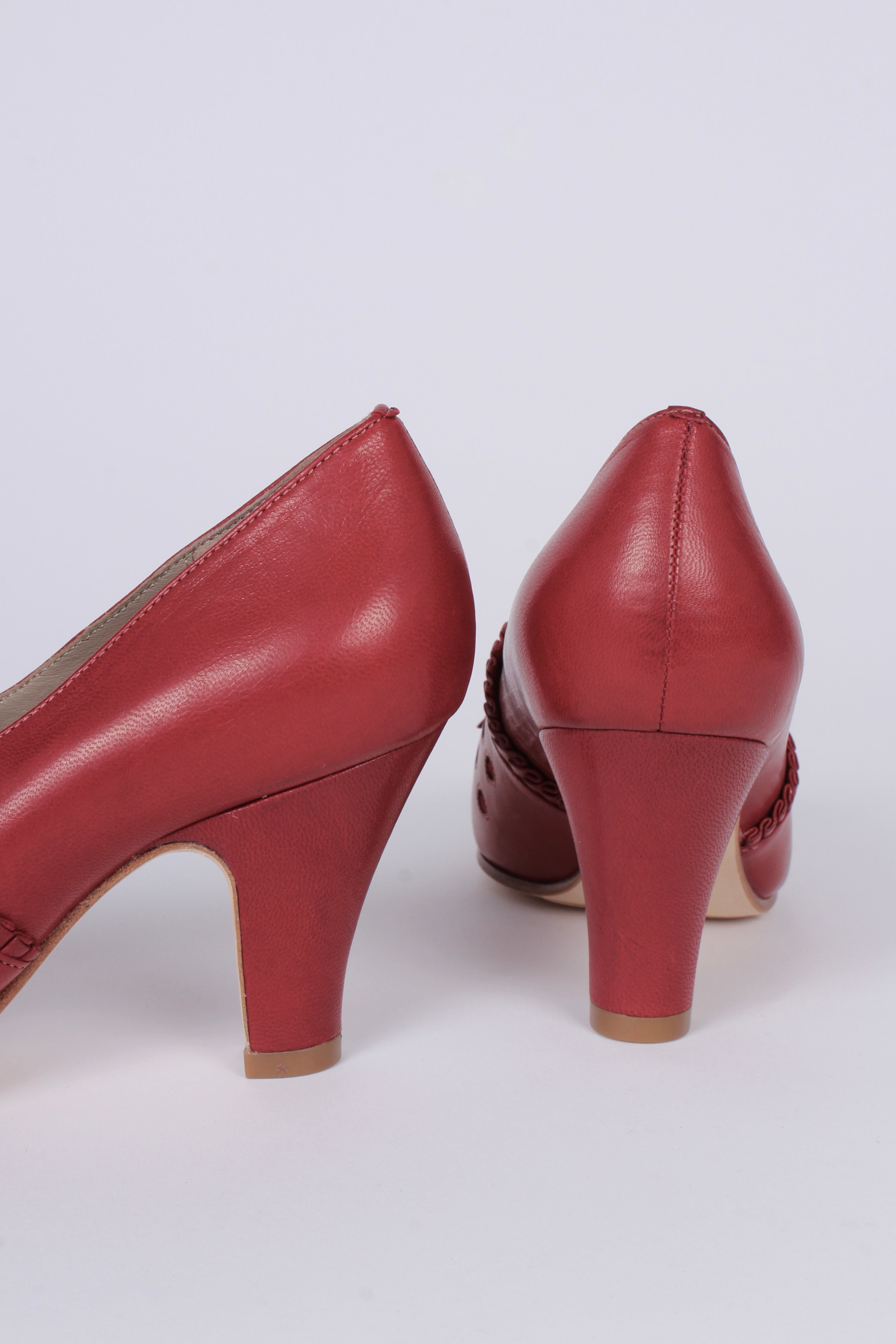 1930s pumps with decorations in suede red Stella – memery