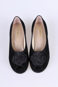 Late 1930s everyday suede pumps with rosetta, black, Jean