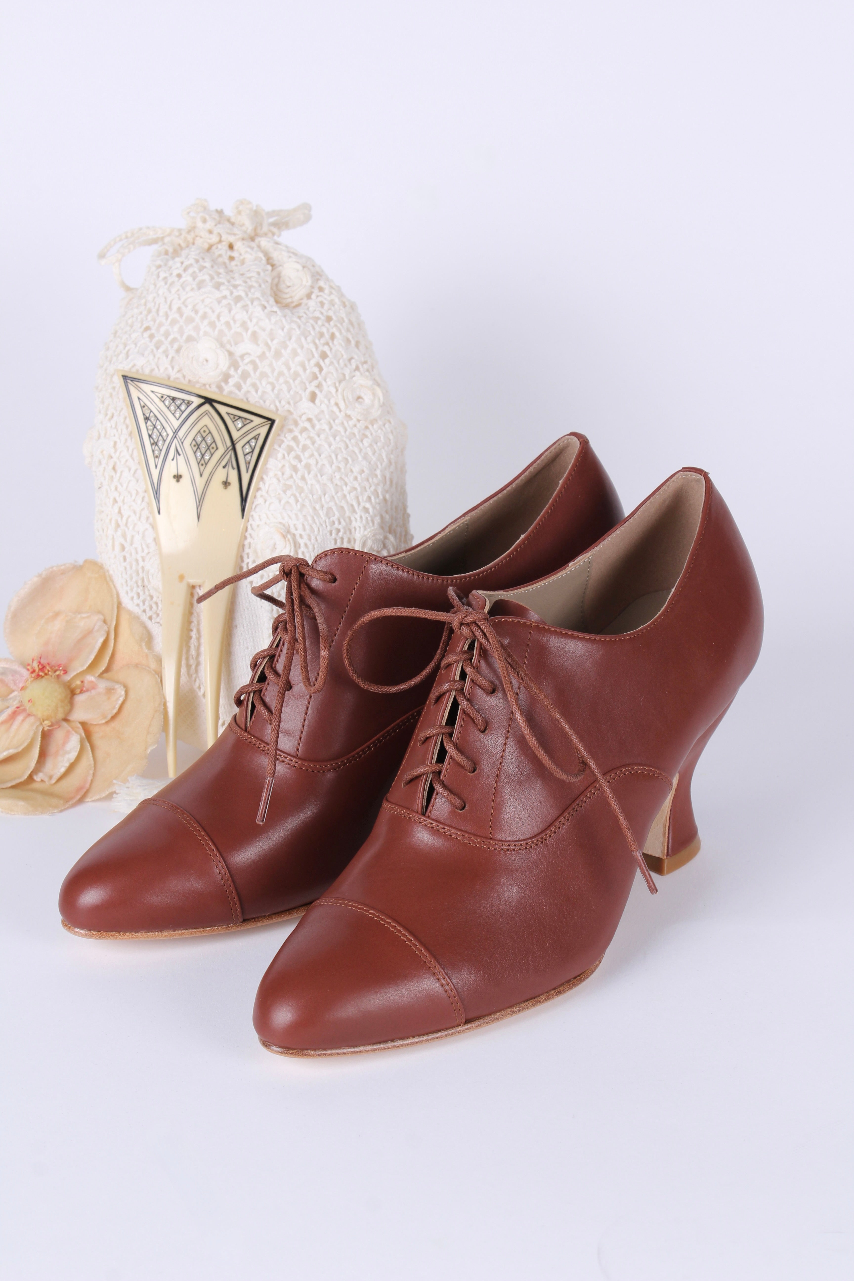 Edwardian Oxford shoe with pompadour heel 1900 Brown Bertha