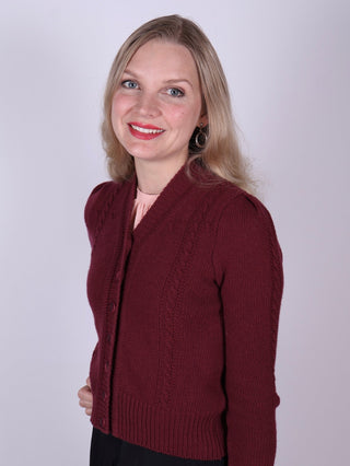 Cute and feminine cable knit 1940s cardigan - Merino - Burgundy - Astrid - memery