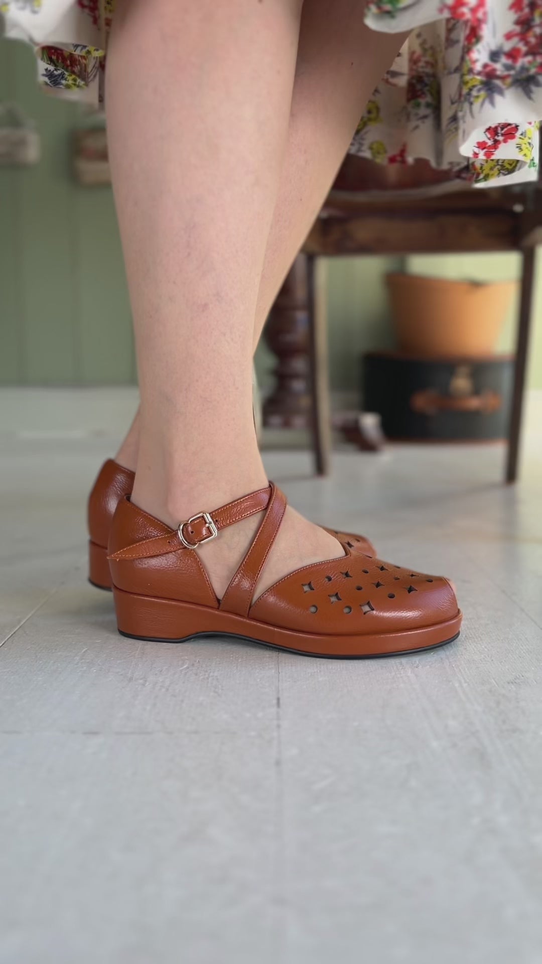 1940s style summer sandals /  wedges - Brown - Norma