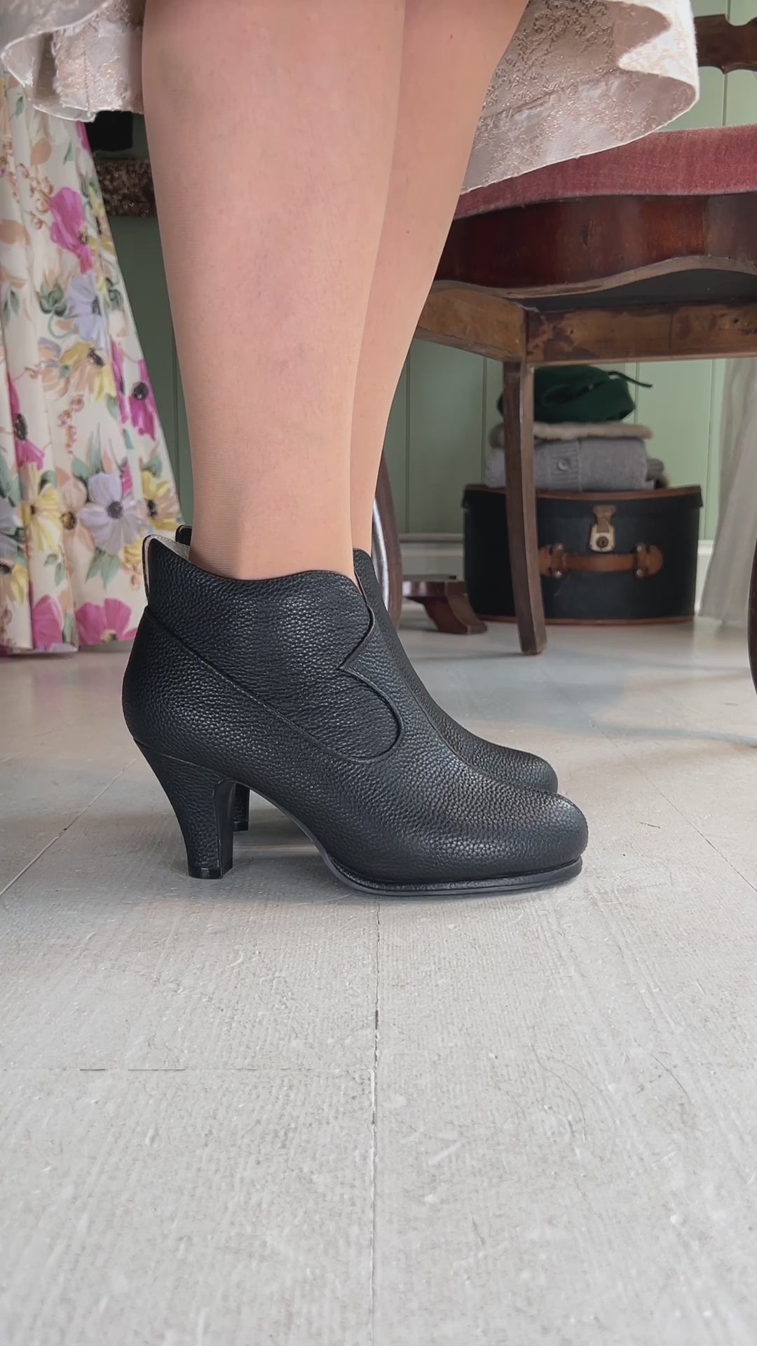 1950s style high heel ankle boots with woolen lining - Black - Laura