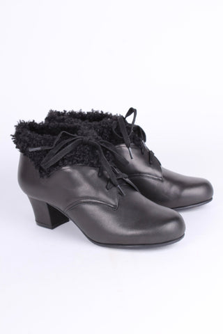 Soft 1940s /1950s booties with wool shearling - black - Karin - memery