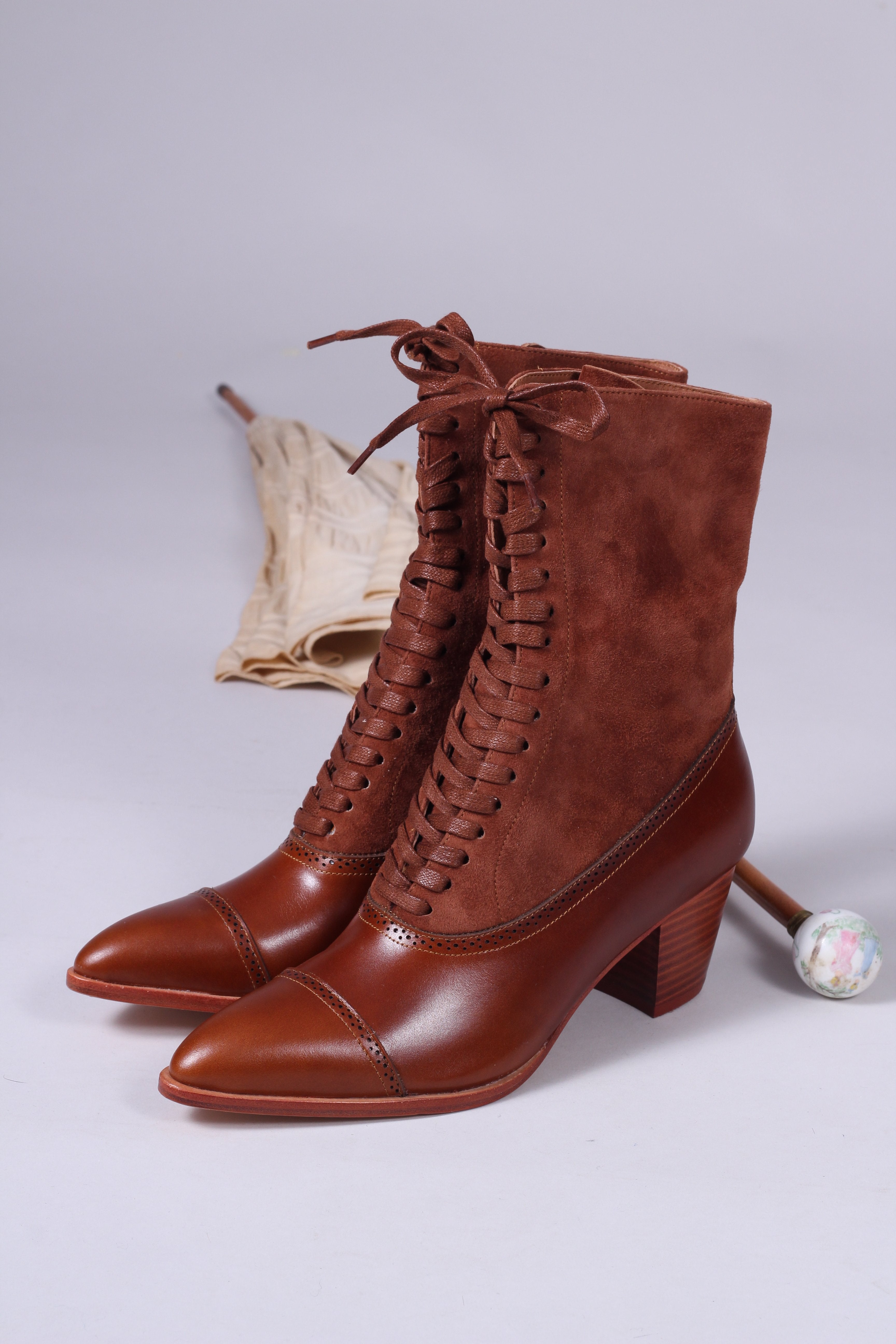 Edwardian style boots, 1900-1910 - brown - Victoria