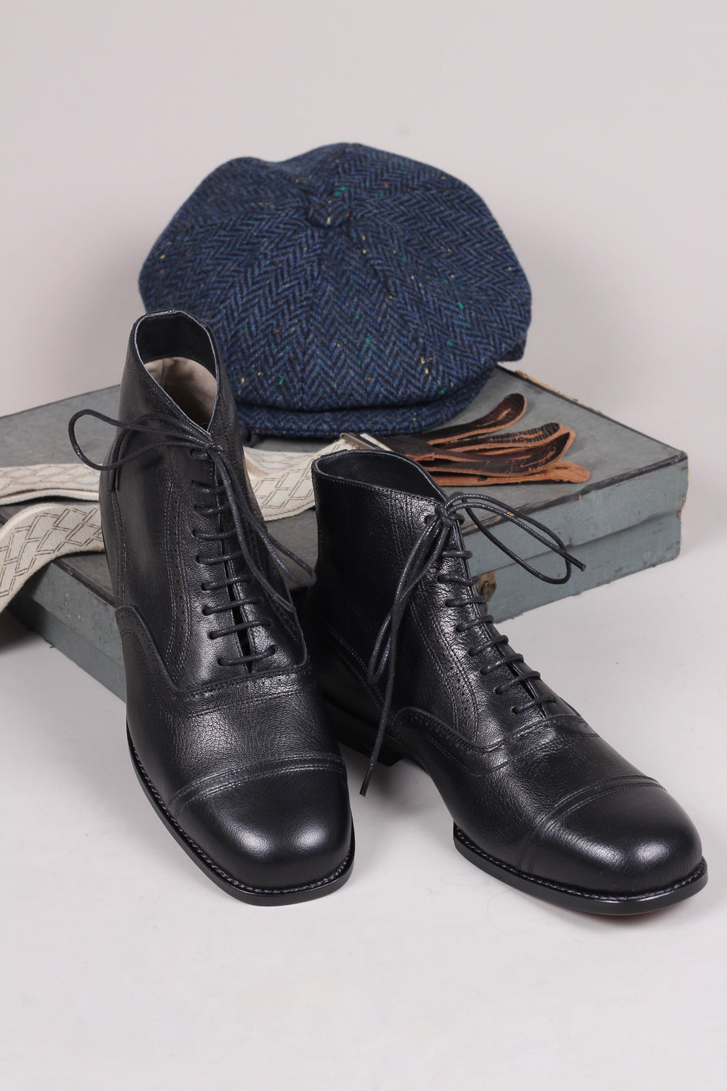 Men's late 20s 30s style everyday leather ankle boot Black