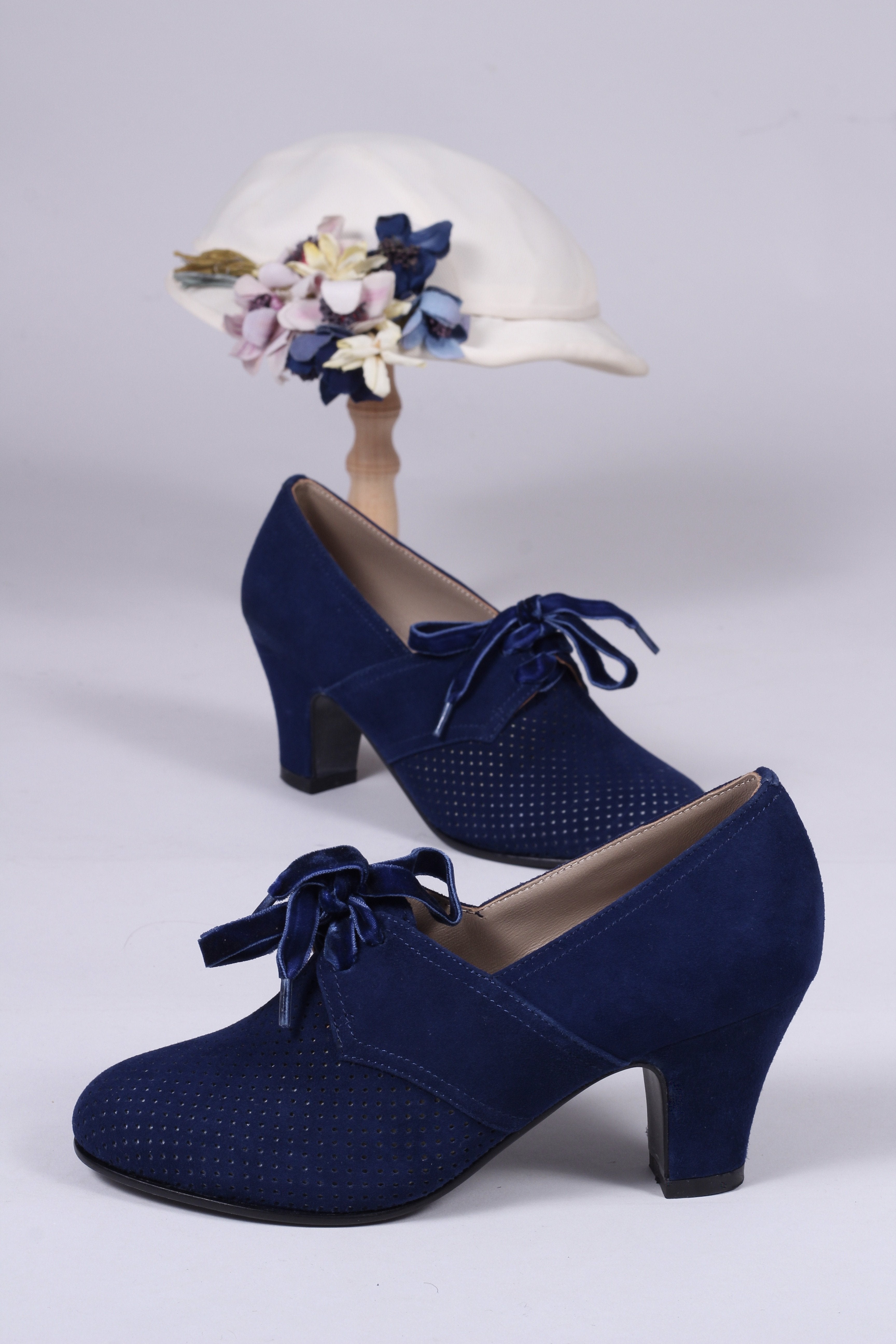 1940s pumps in suede with velvet laces Navy blue Esther – memery