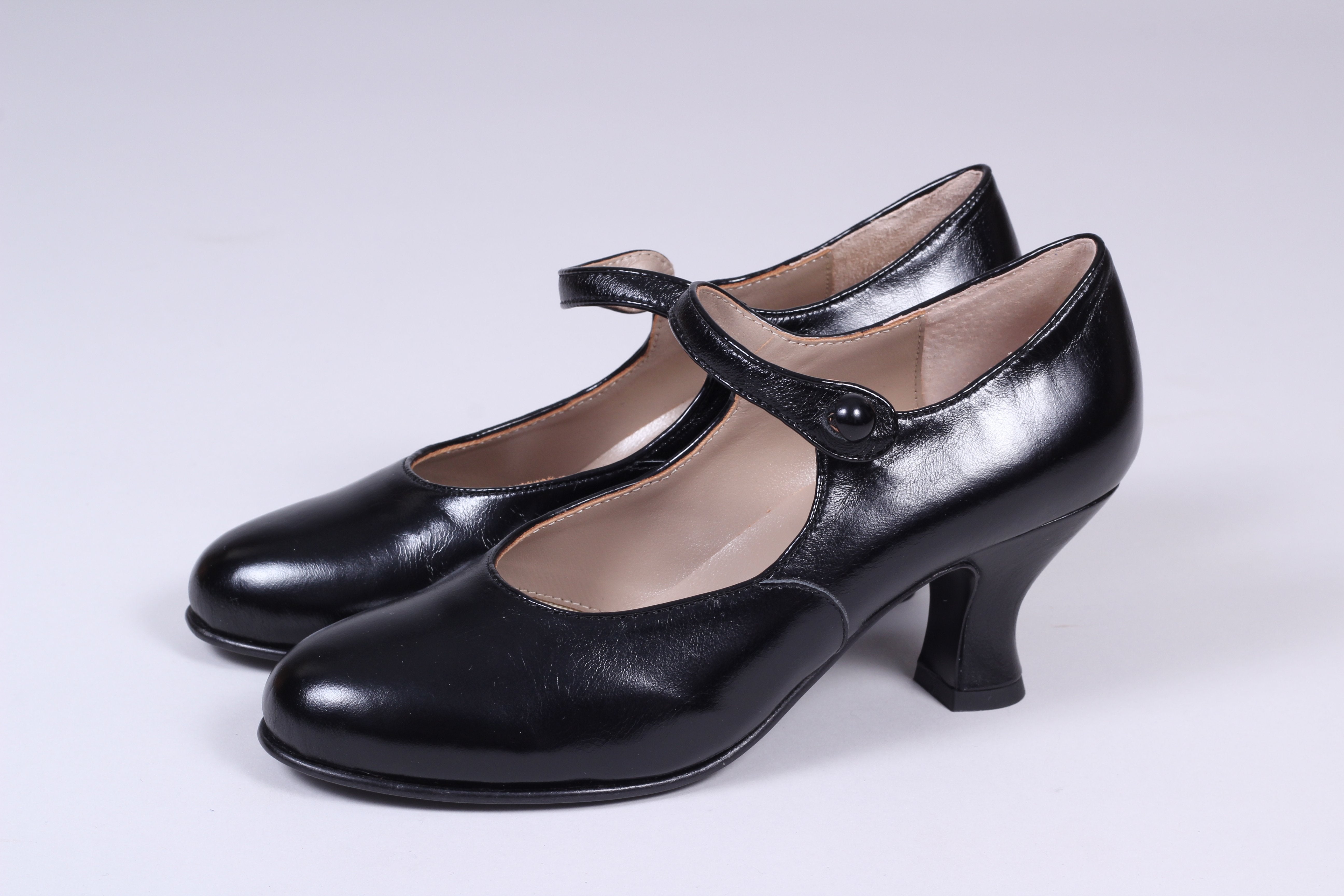 Vintage inspired 20's Mary Jane pumps - Asta